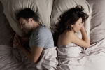 睡眠情况影响婚姻质量！“背对背