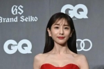 田中美奈实红裙亮相活动 采访环节