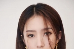 95后孟美岐甩了个头 假发片飞出来